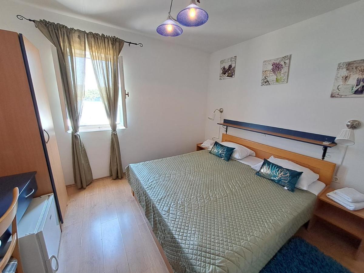 Bed and Breakfast Sobe Mamalu Valun Exterior foto