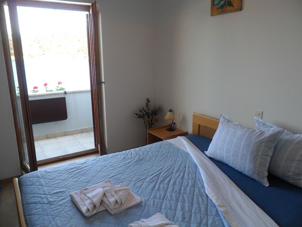 Bed and Breakfast Sobe Mamalu Valun Habitación foto